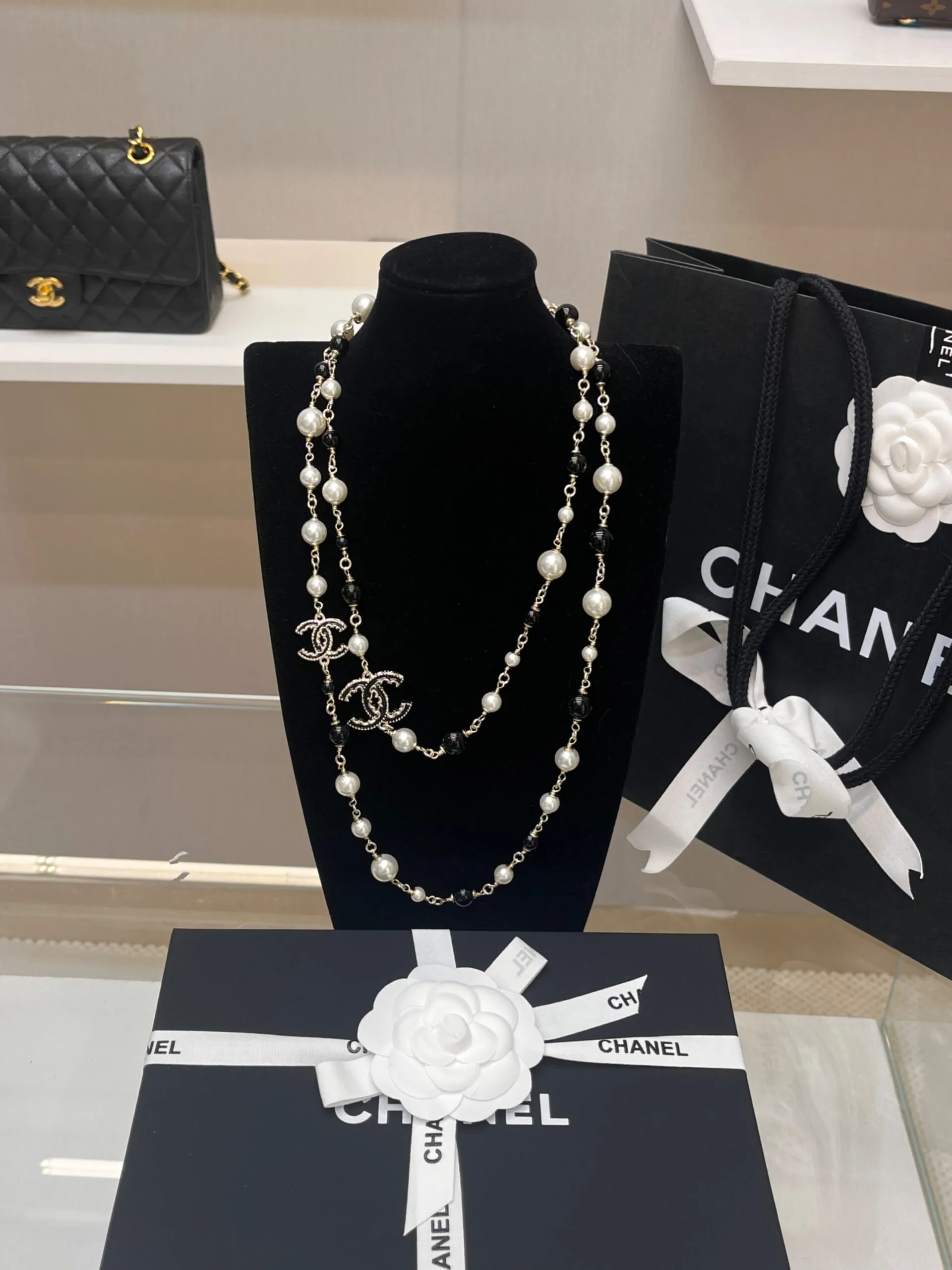 Chanel Pearl Necklace Gold - Image 6