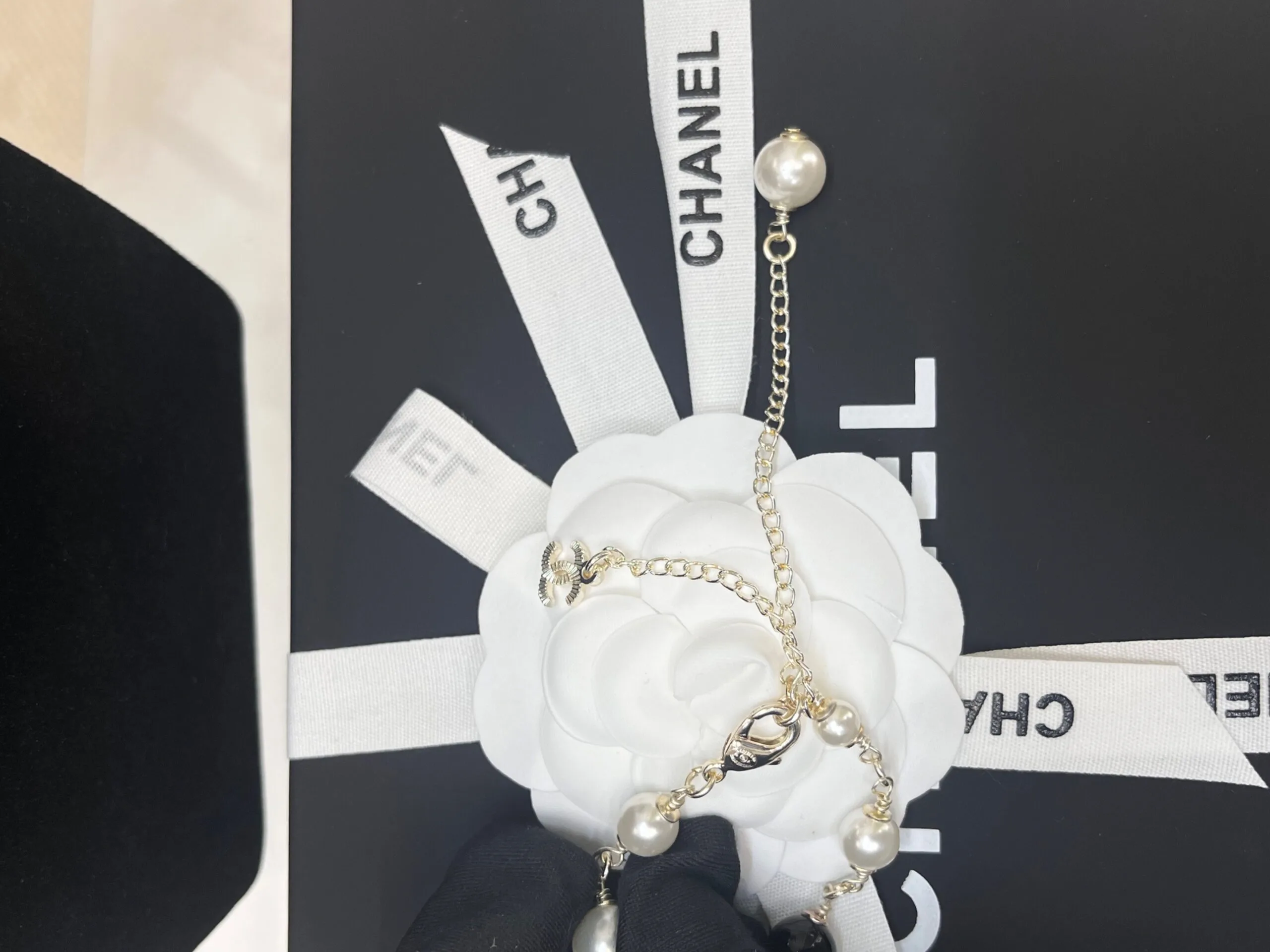 Alternative view of Chanel Pearl Necklace Gold