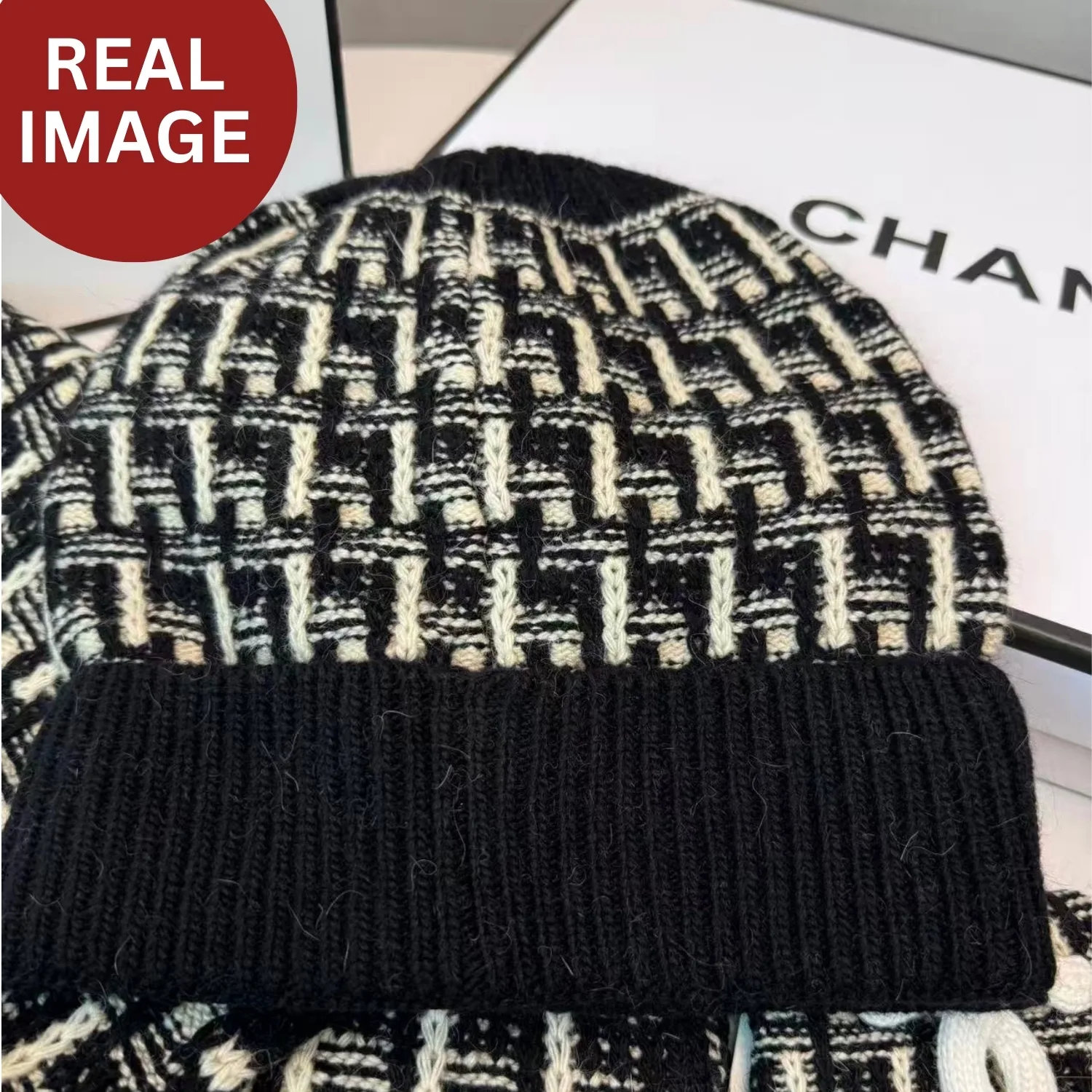 Chanel Winter Set Hat, Scarf And Gloves Black - Image 5