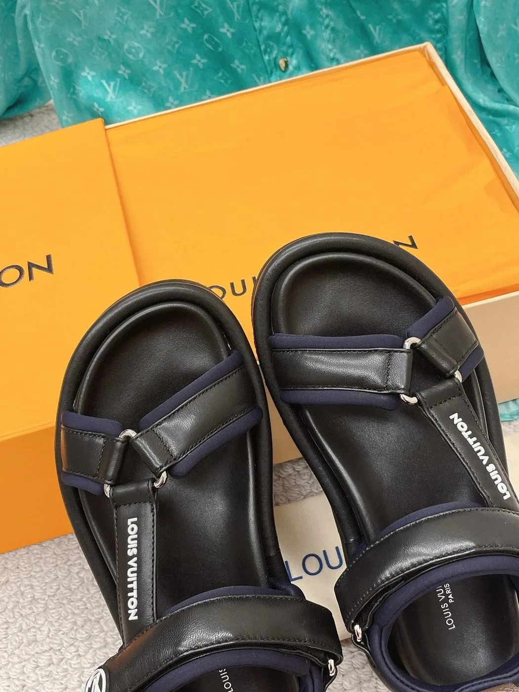 Louis Vuitton Pool Pillow Flatform Comfort Sandal Black LV 1AABR3 - Image 4