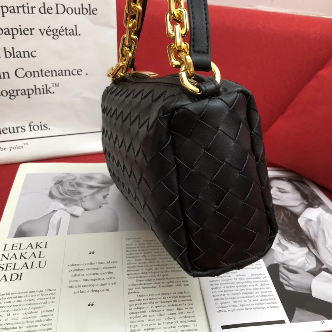 Bottega Veneta Crossbody Bag Black - Image 4