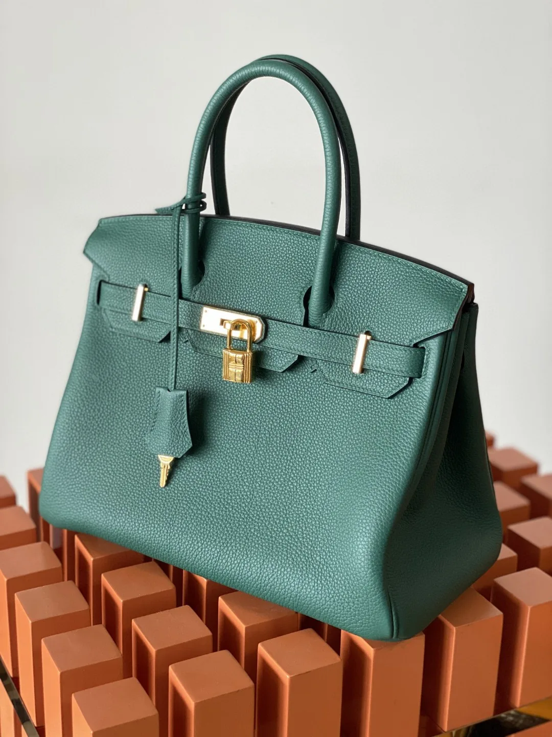 Hermes Birkin Top Handle Bag / Nata Swift Dark Green Gold Hardware - Image 4