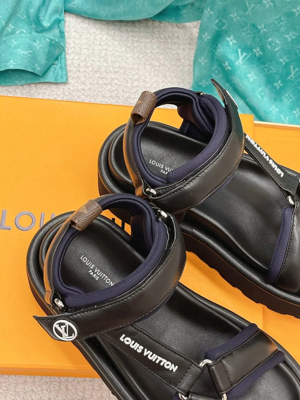 Louis Vuitton Pool Pillow Flatform Comfort Sandal Black LV 1AABR3 - Image 3