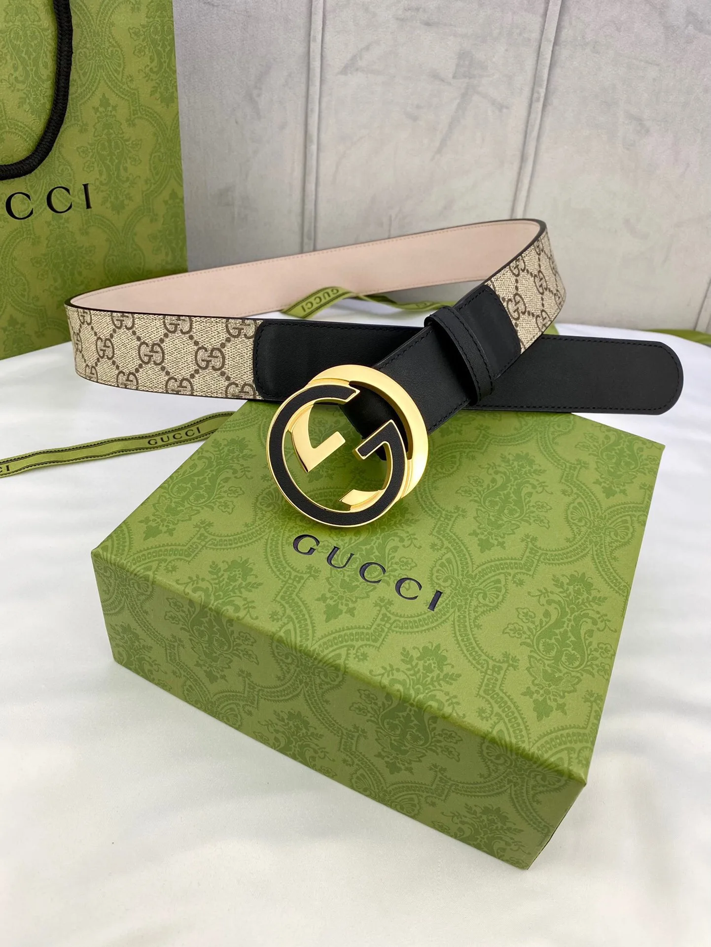 Gucci GG Supreme