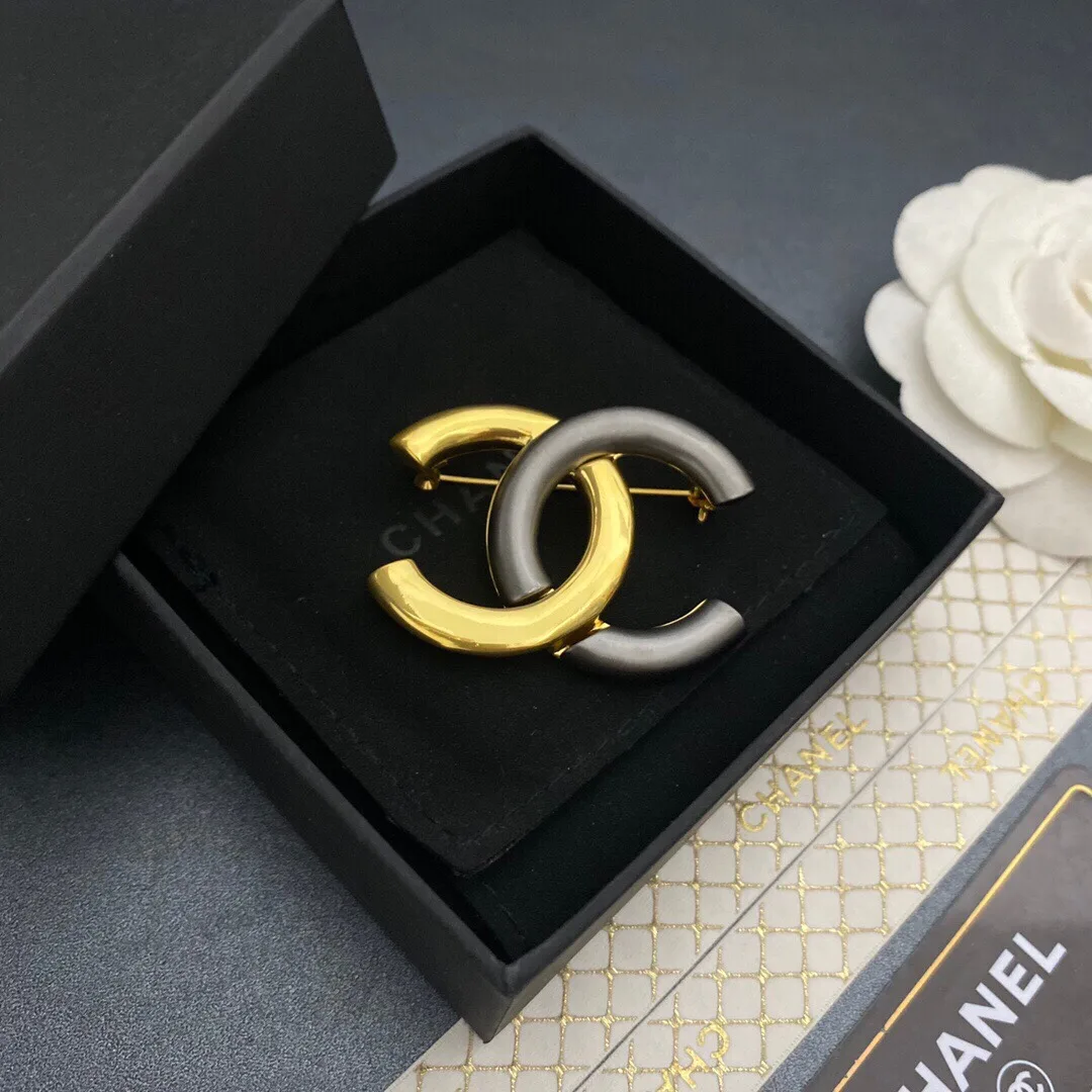 Chanel Brooch Gold-toned