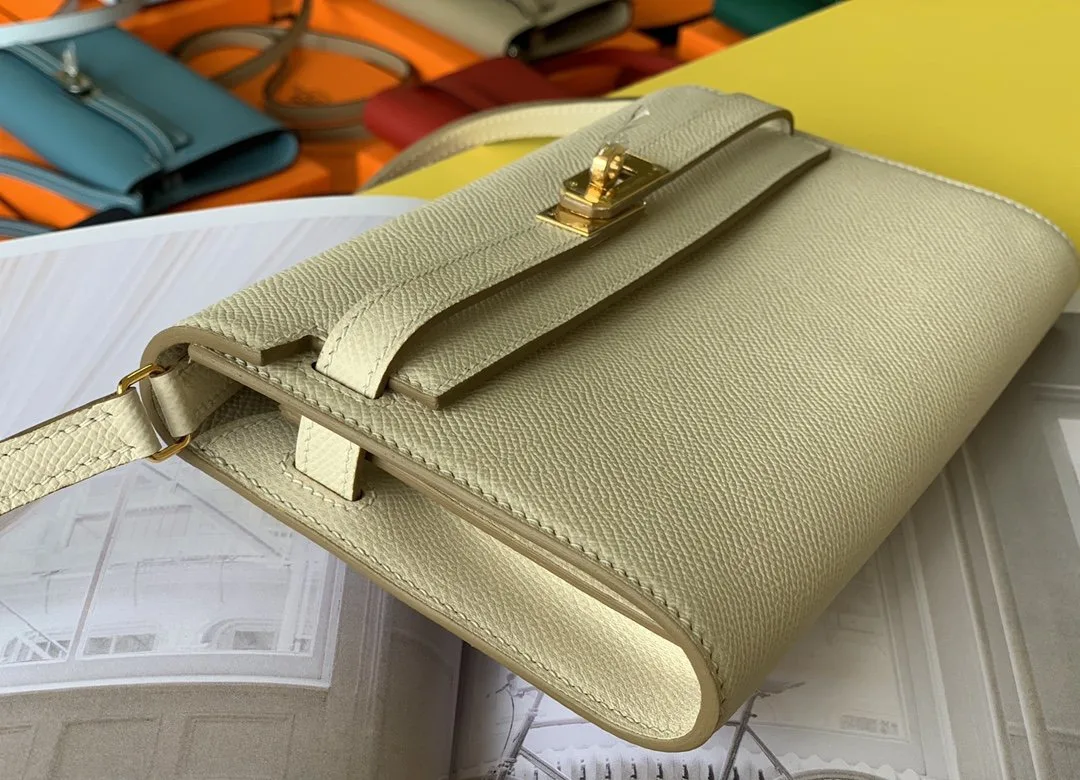 Hermes Kelly Classique To Go Wallet / Gold Toned Hardware Cream - Image 4