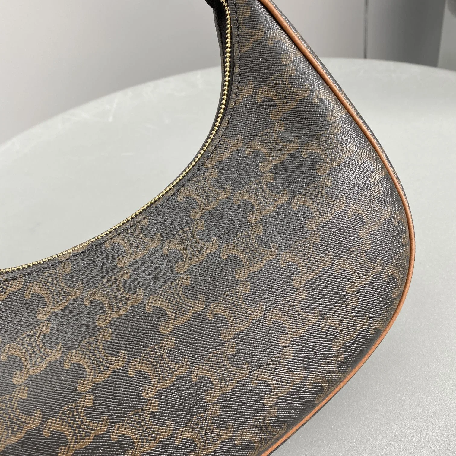 Celine Ava Bag In Triomphe Canvas Brown / .04LU - Image 4