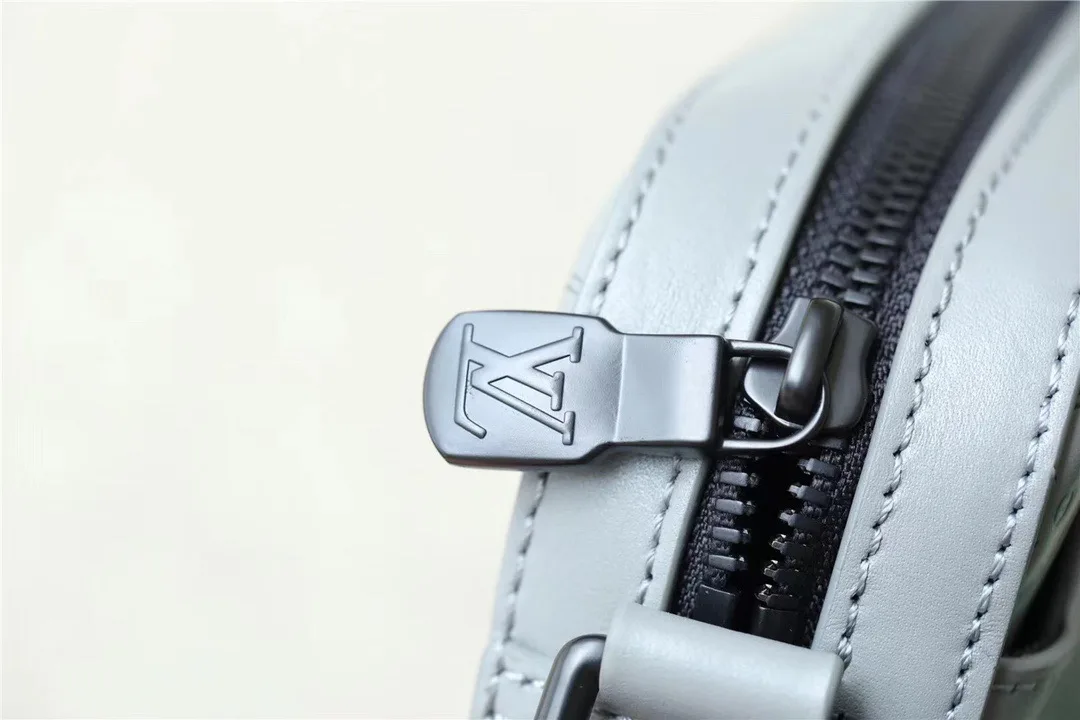 Louis Vuitton Duo Messenger Monogram Shadow Anthracite Gray - Image 5