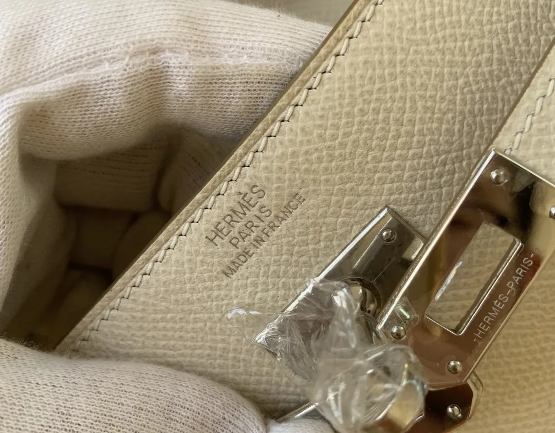 Hermes Kelly Classique To Go Wallet / Gold Toned Hardware Cream - Image 3