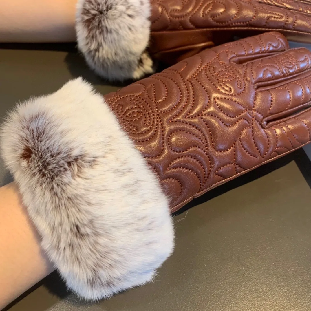 Alternative view of Chanel Gloves In Brown