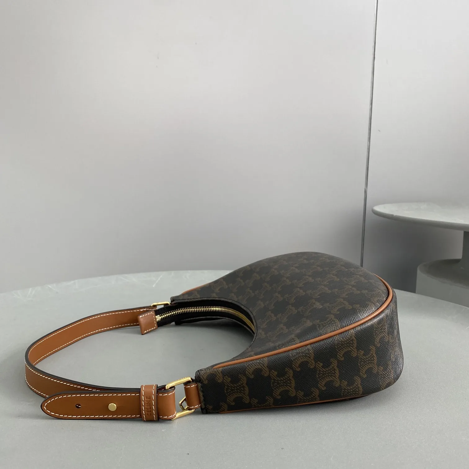 Celine Ava Bag In Triomphe Canvas Brown / .04LU - Image 3