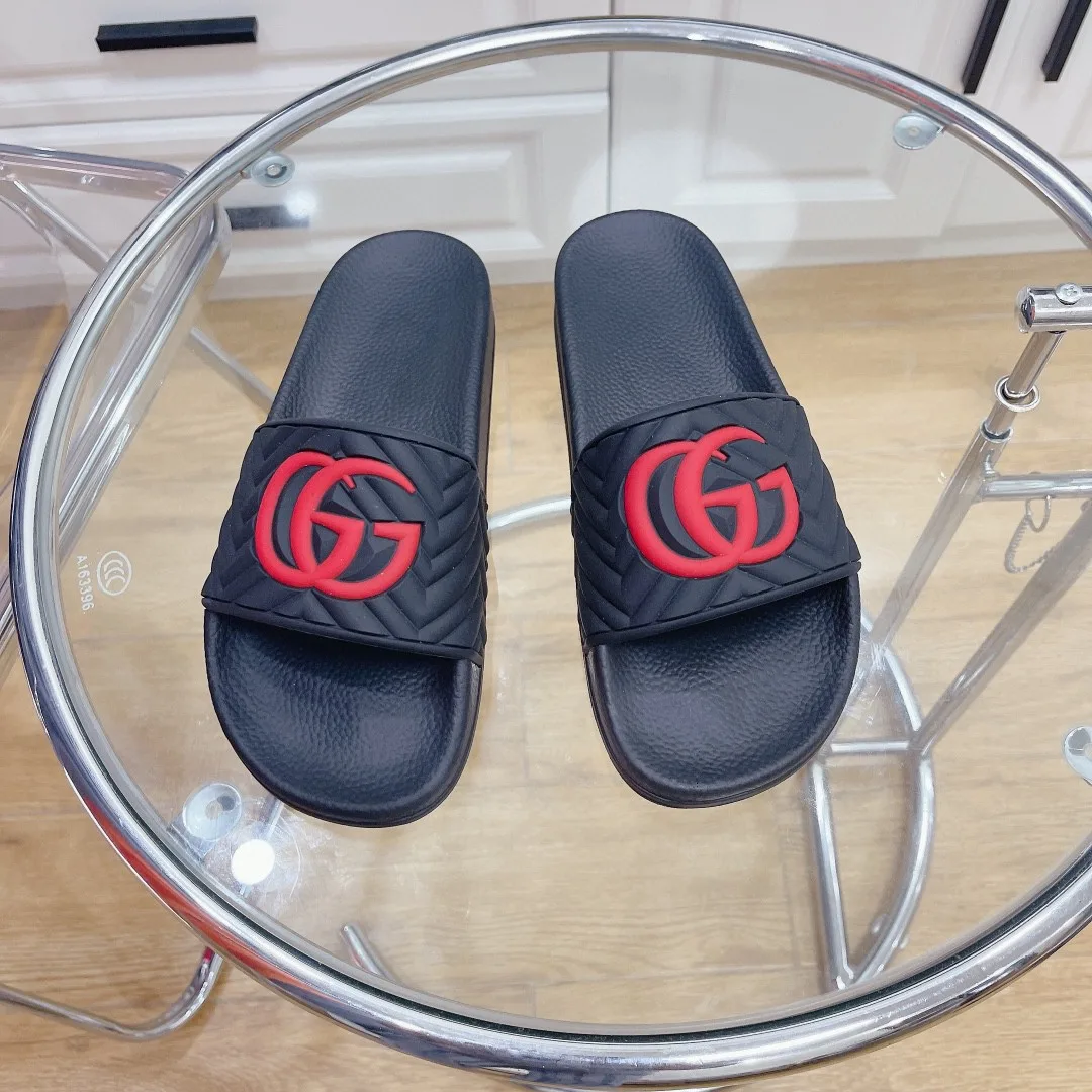 Gucci Women’s Quilted GG Rubber Slide Black And Red - Image 3