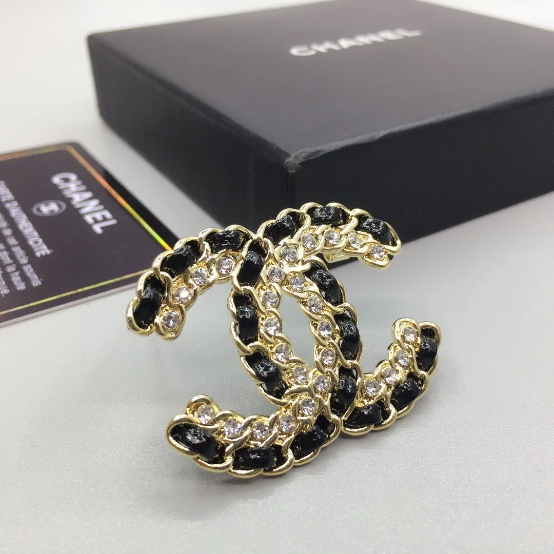 Chanel Brooch CC Logo Gold-toned - Image 6