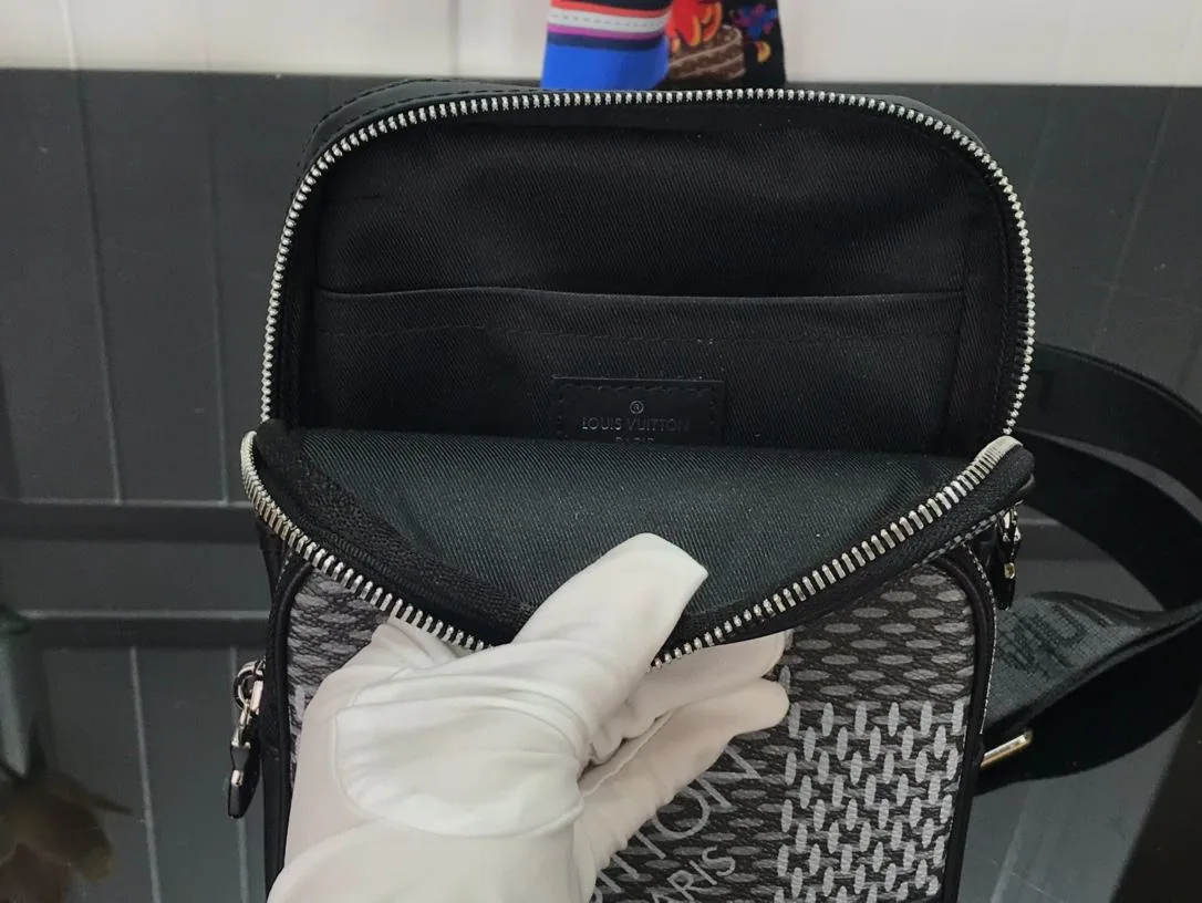 Louis Vuitton Damier Graphite 3D Amazon Sling Bag Grey / - Image 9
