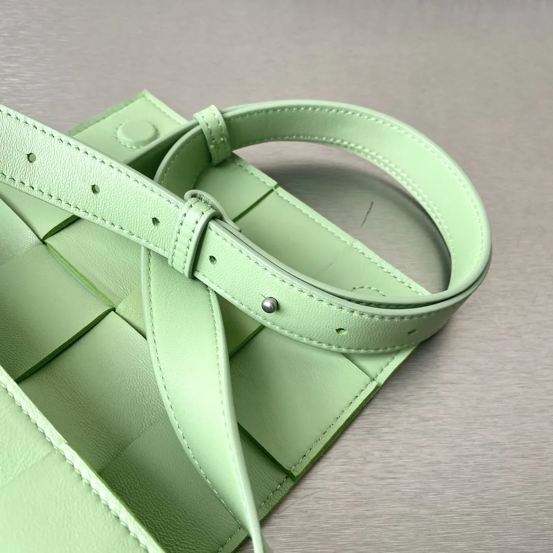 Alternative view of Bottega Veneta Belt Cassette Banana Green