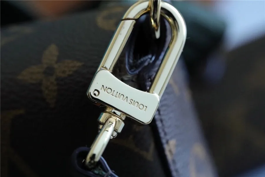 Louis Vuitton Pochette Felicie Strap & Go Wallet Shoulder Bag / Khaki Green Monogram Canvas Gold Hardware - Image 15