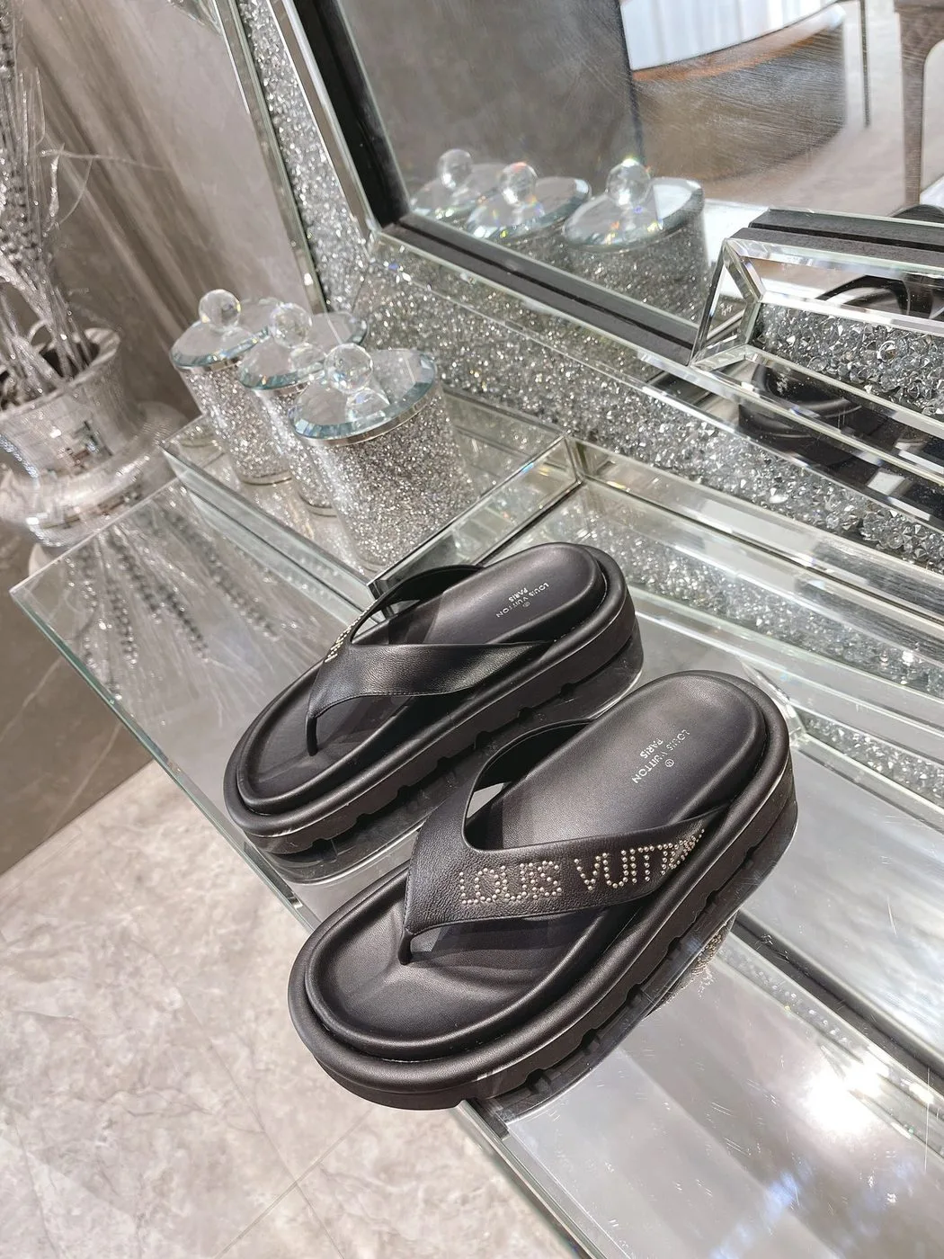 Louis Vuitton The Pool Pillow Flat Comfort Thong Black LV 1AABF9