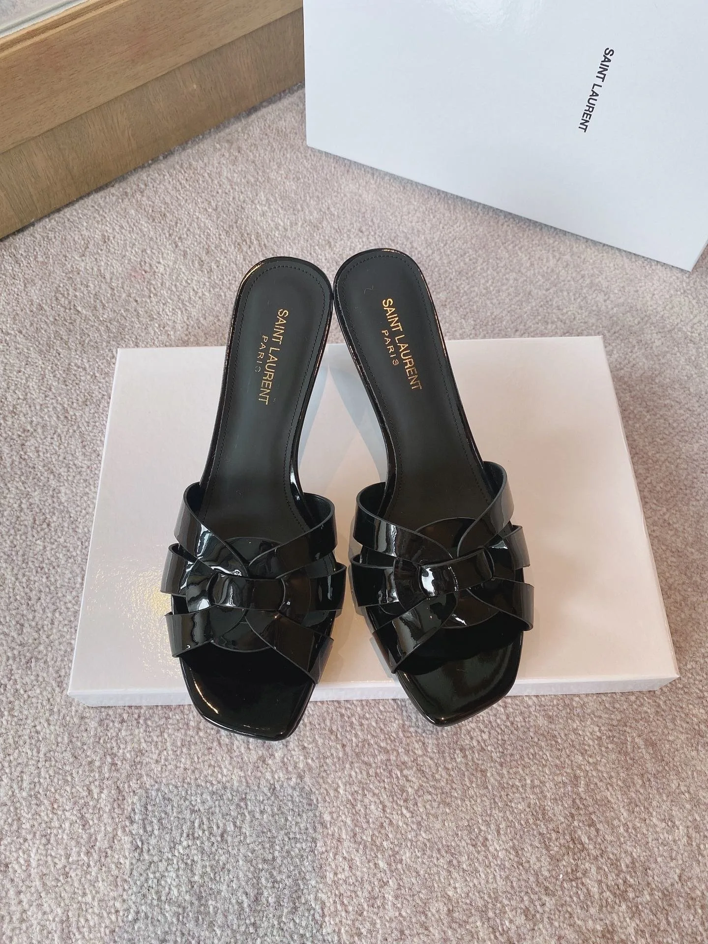 Saint Laurent Tribute