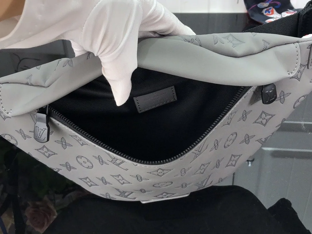 Louis Vuitton Discovery Bumbag / Grey Black Hardware - Image 3