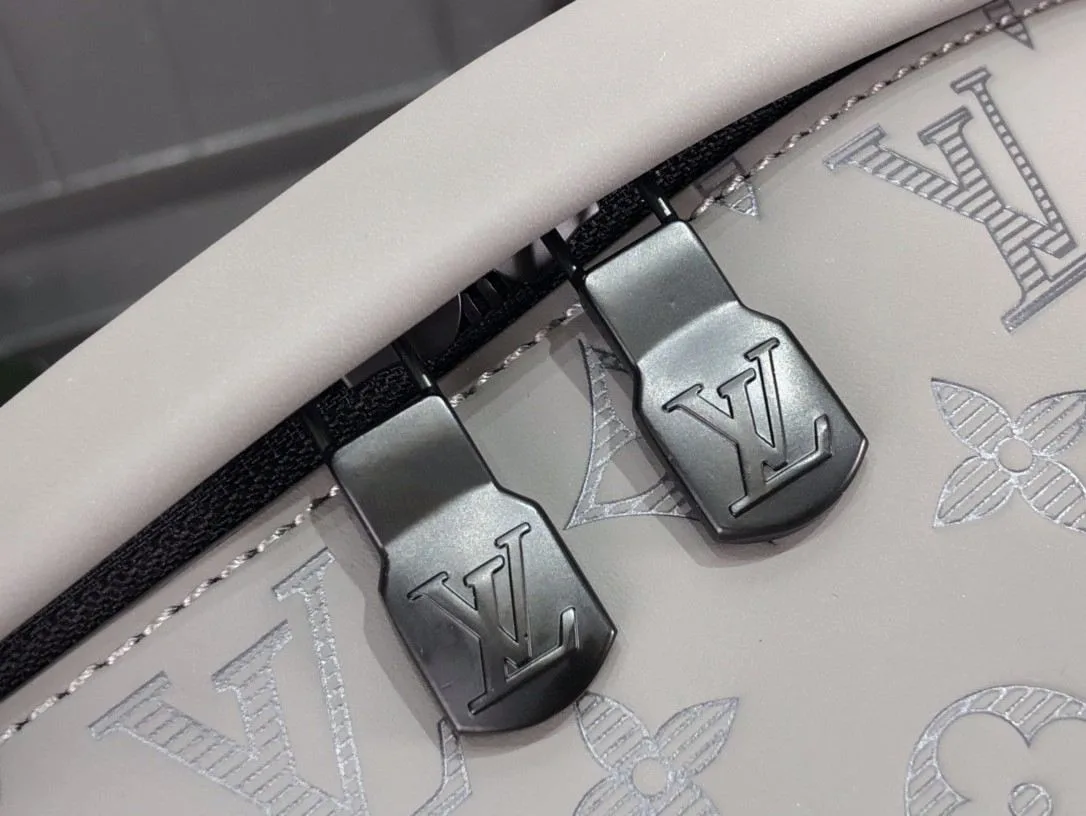 Louis Vuitton Discovery Bumbag / Grey Black Hardware - Image 6