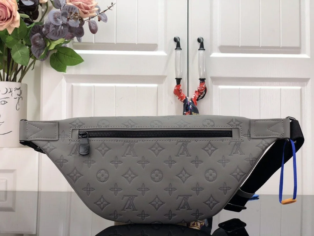Louis Vuitton Discovery Bumbag / Grey Black Hardware - Image 7
