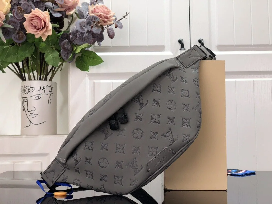 Louis Vuitton Discovery Bumbag / Grey Black Hardware - Image 9