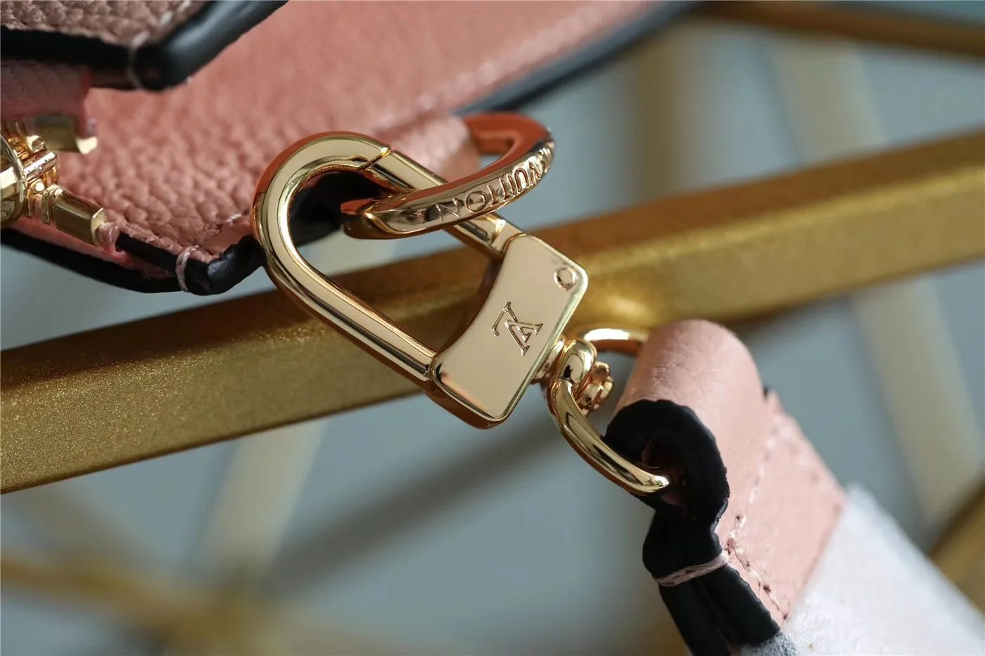 Louis Vuitton Pochette Melanie MM Monogram Empreinte Pink - Image 4