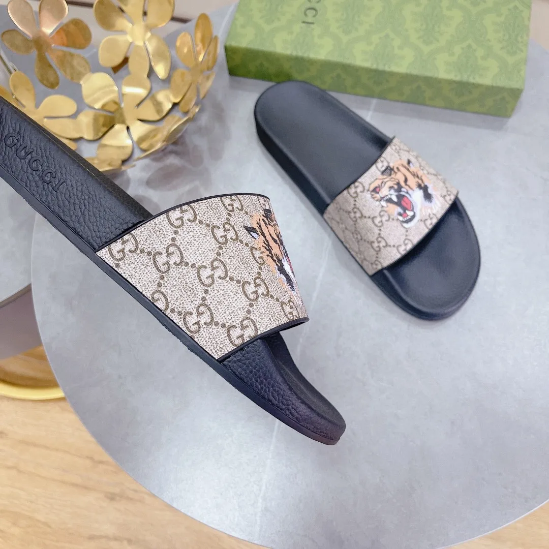 Gucci Men’s Gucci Supreme Slides With Tiger Black And Gray - Image 3