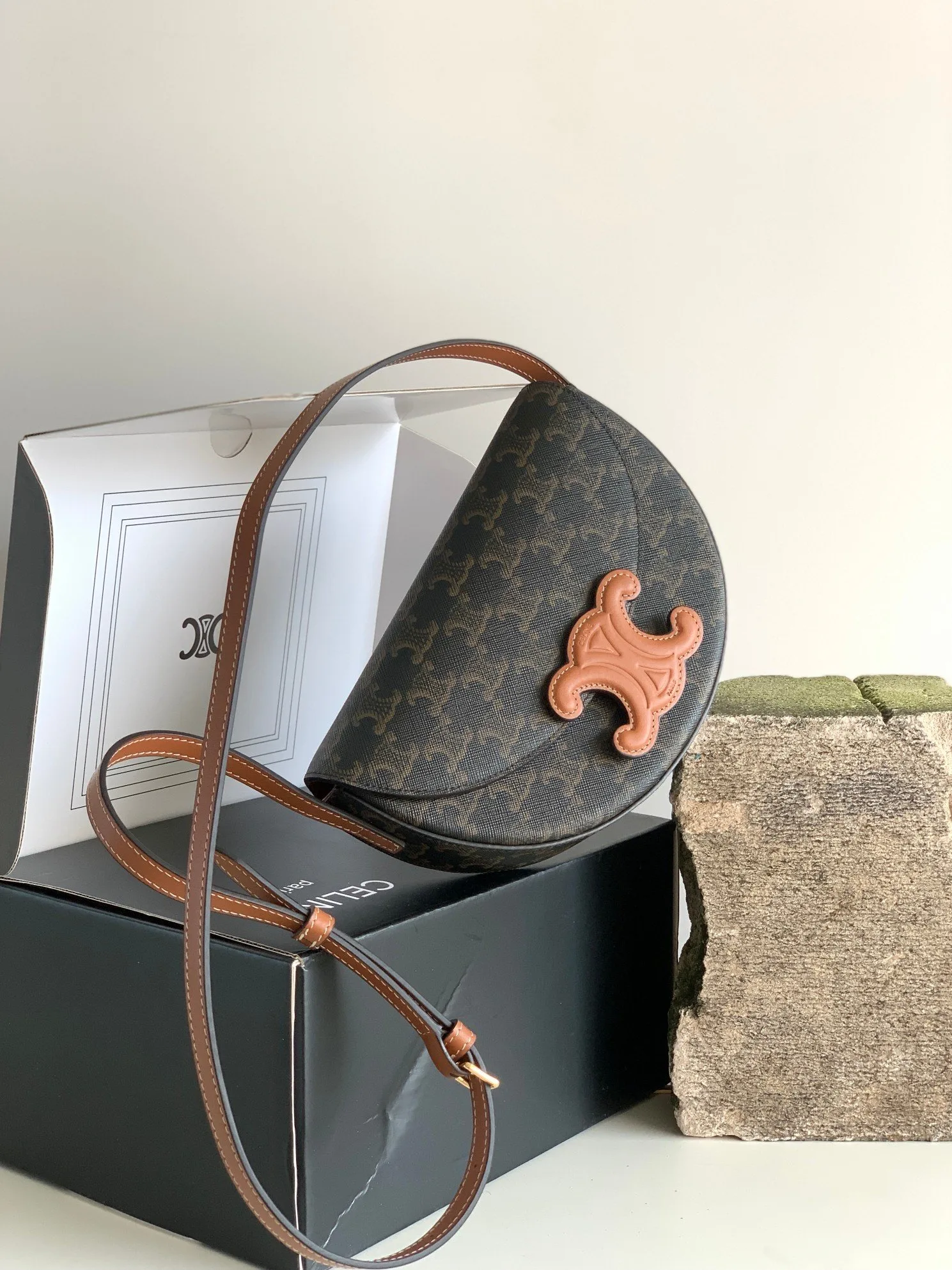 Celine Box Triomphe Bag In Triomphe Canvas Brown / - Image 3