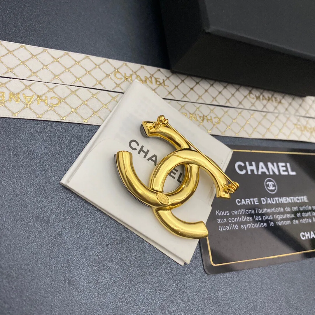 Chanel Brooch Gold-toned - Image 3