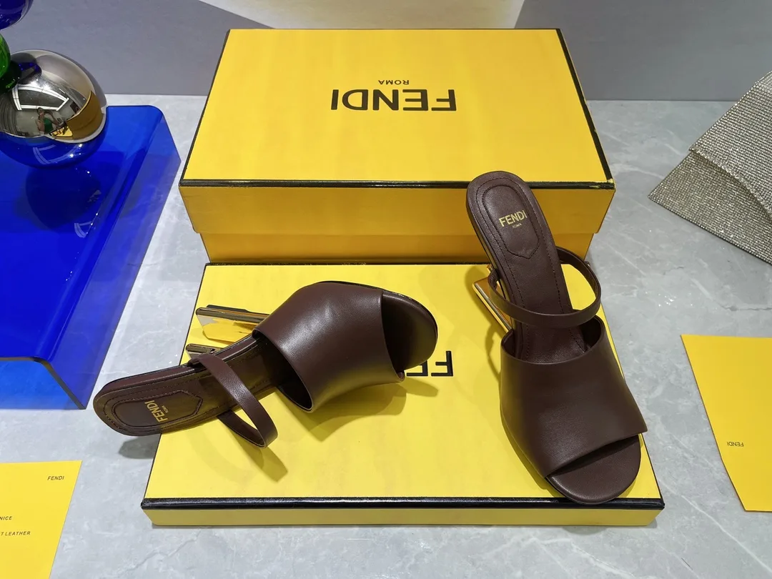 Fendi First Burgundy High-Heeled Sandals - Image 5