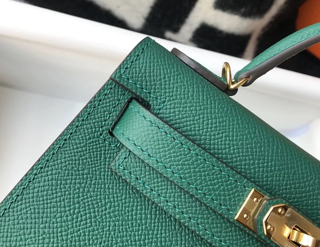 Hermes Kelly 19 Green With Gold Toned Hardware Bag - Image 3