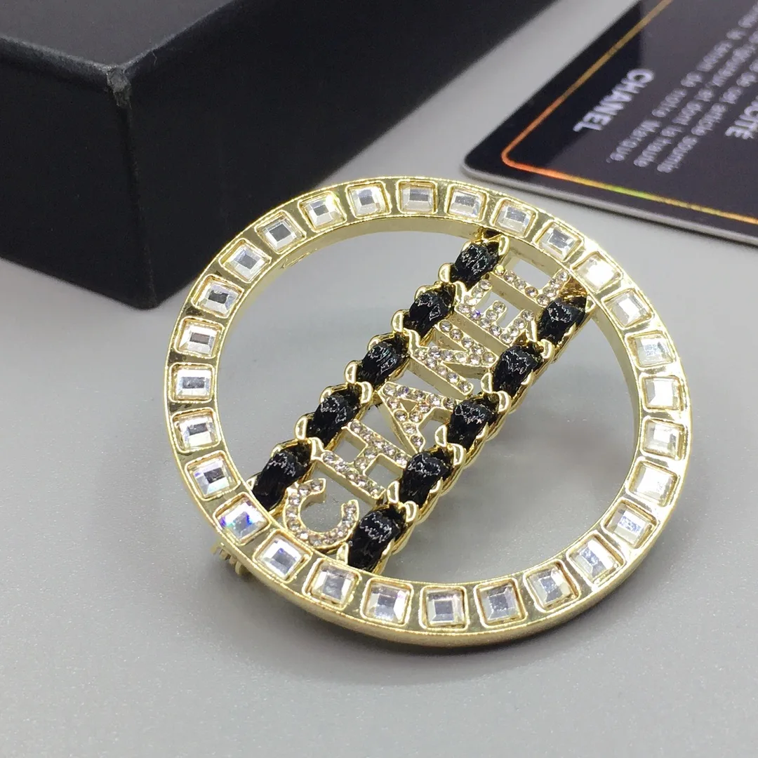 Chanel Brooch Gold-toned Hardware - Image 6