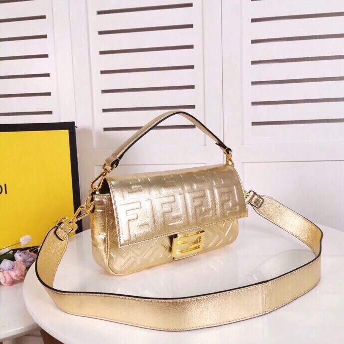 Fendi Baguette Chain Midi Medium Gold Bag For Woman / - Image 4