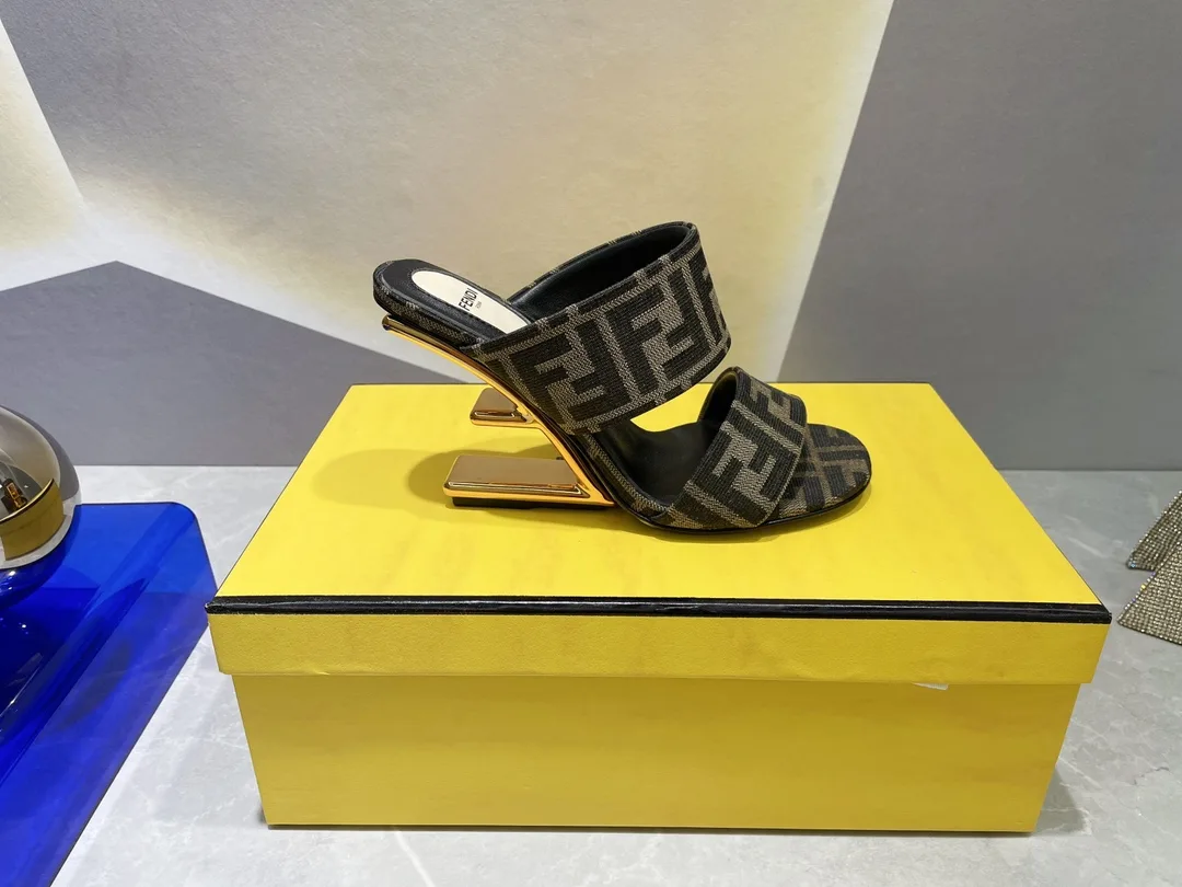 Fendi First Brown High-Heeled Sandals - Image 5