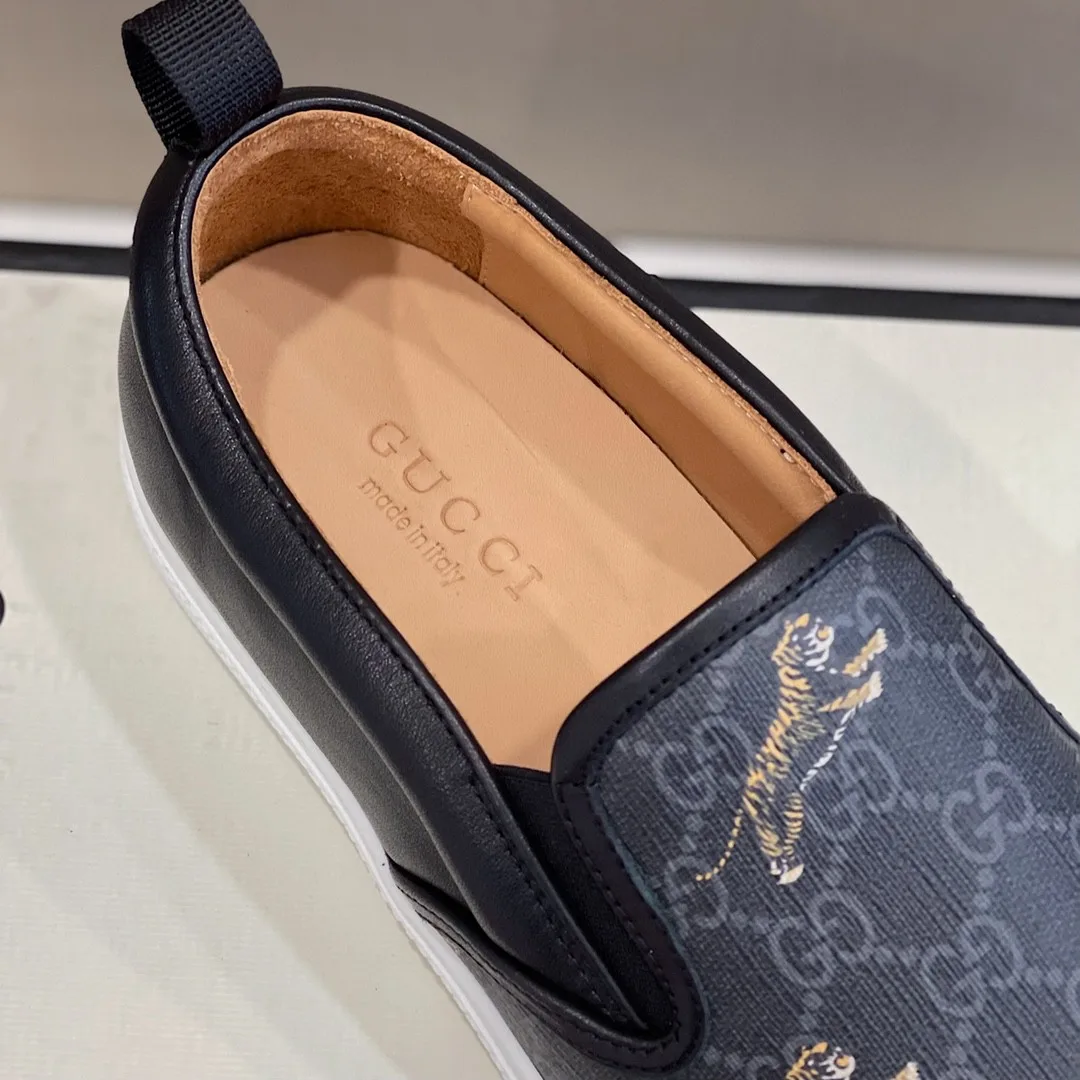 Alternative view of Gucci Men’s Ace GG Supreme Slip-On With Tigers Printed Black