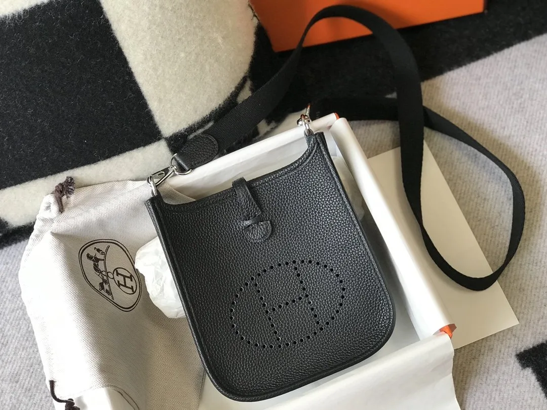 Hermes Evelyne 16 Amazone Shoulder Bag / Black Palladium Hardware - Image 3