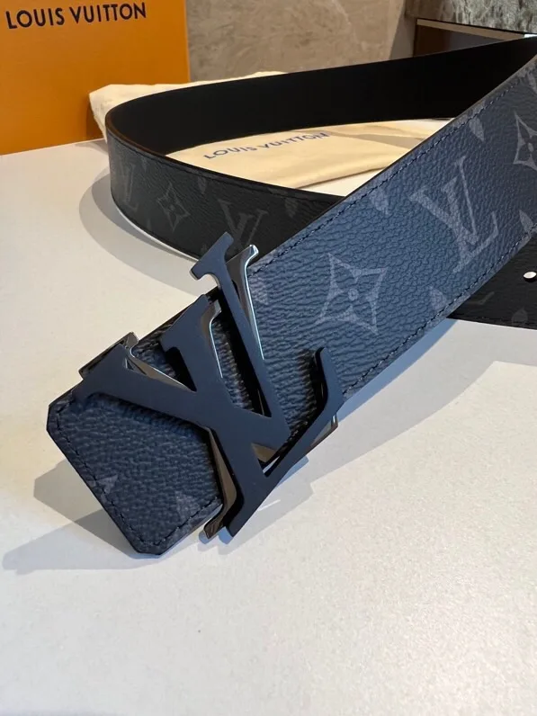 Louis Vuitton Shake Reversible LV Belt Monogram Eclipse Canvas Black Metal hardware - Image 4
