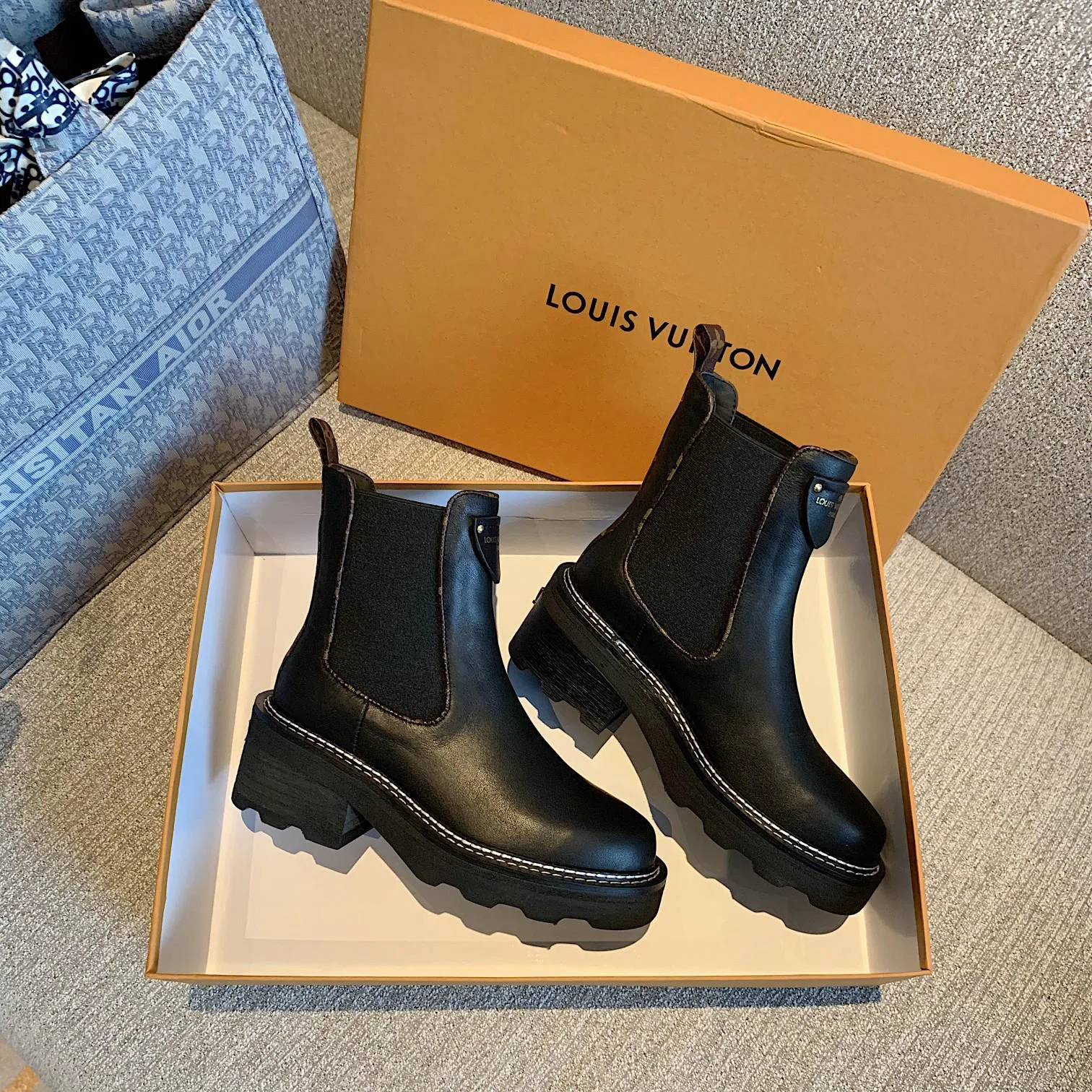 Louis Vuitton LV