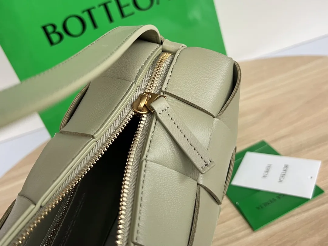 Bottega Veneta Brick Cassette Beige - Image 5