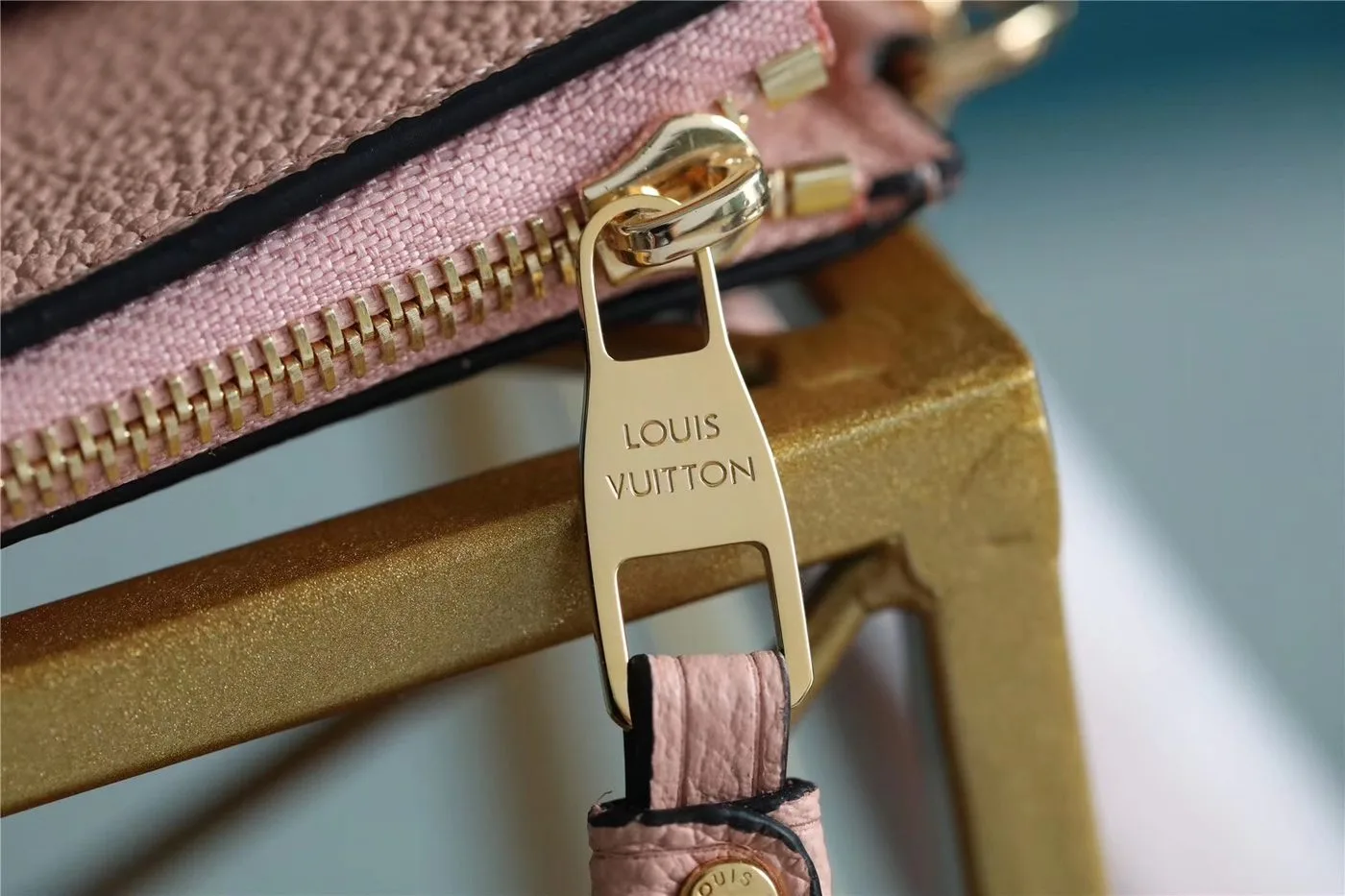 Louis Vuitton Pochette Melanie MM Monogram Empreinte Pink - Image 3