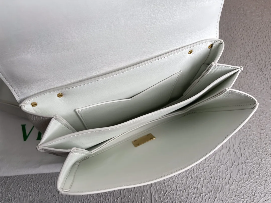 Bottega Veneta Mount White - Image 5