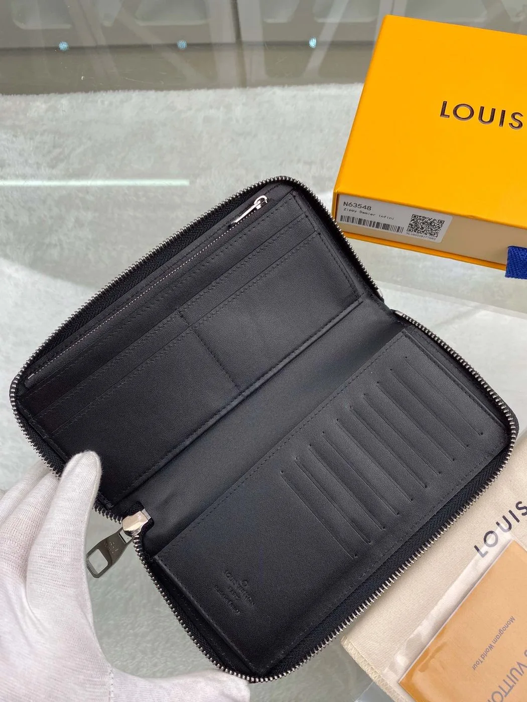 Louis Vuitton Zippy Wallet Vertical Damier Infini - Image 5