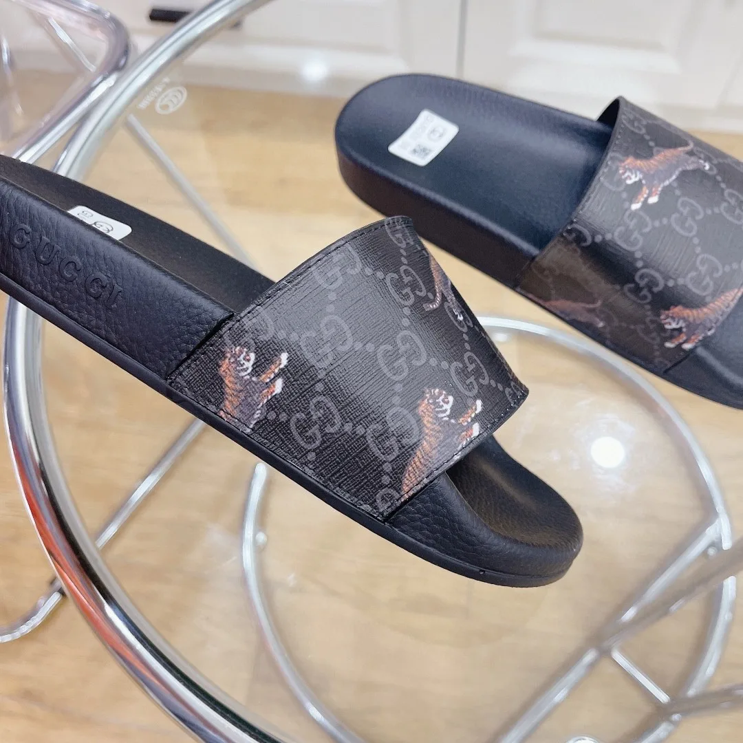 Gucci Women’s GG Supreme Slide Tiger Black - Image 5