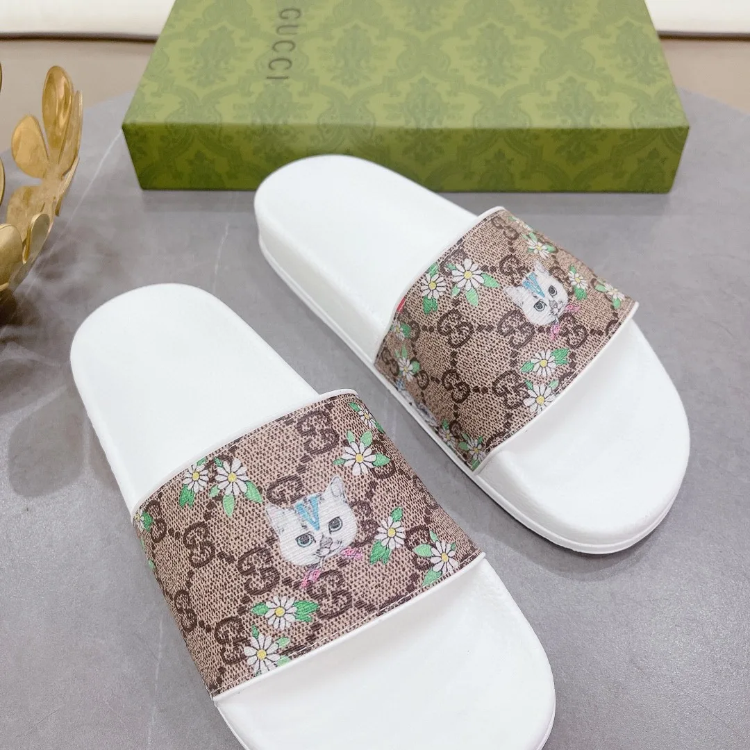 Gucci Women’s GG Slide Sandal With Cat White And Brown - Image 5