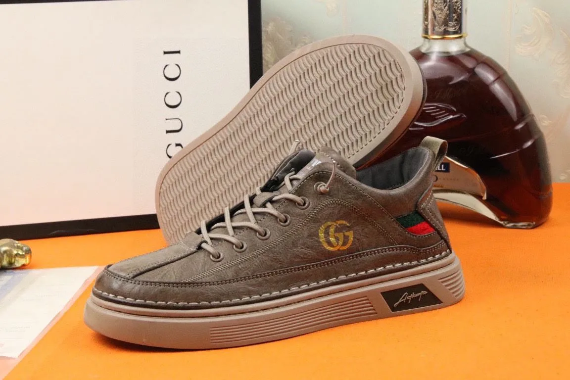Gucci Men’s Sneakers With Logo GG Gold Web Brown - Image 4
