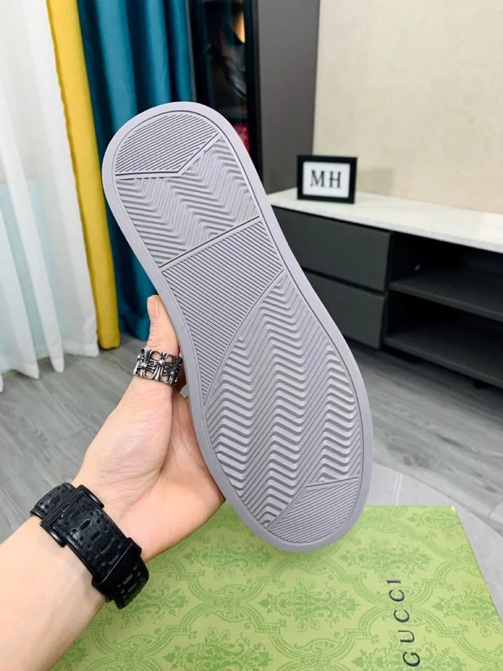 Alternative view of Gucci Men’s Logo GG Gucci Sneakers With Posedon Gray