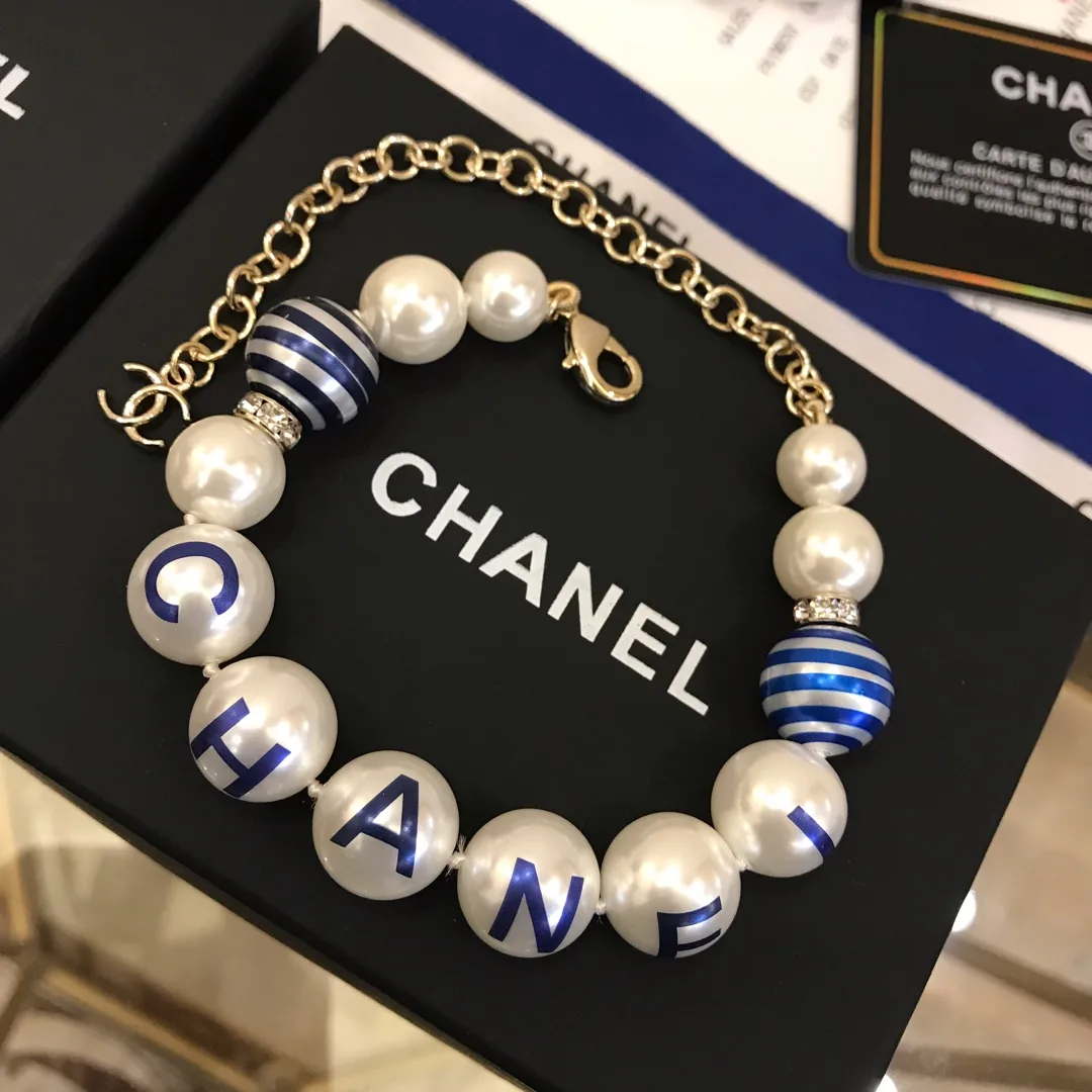 Chanel Brooch CC Logo Gold-toned - Image 7