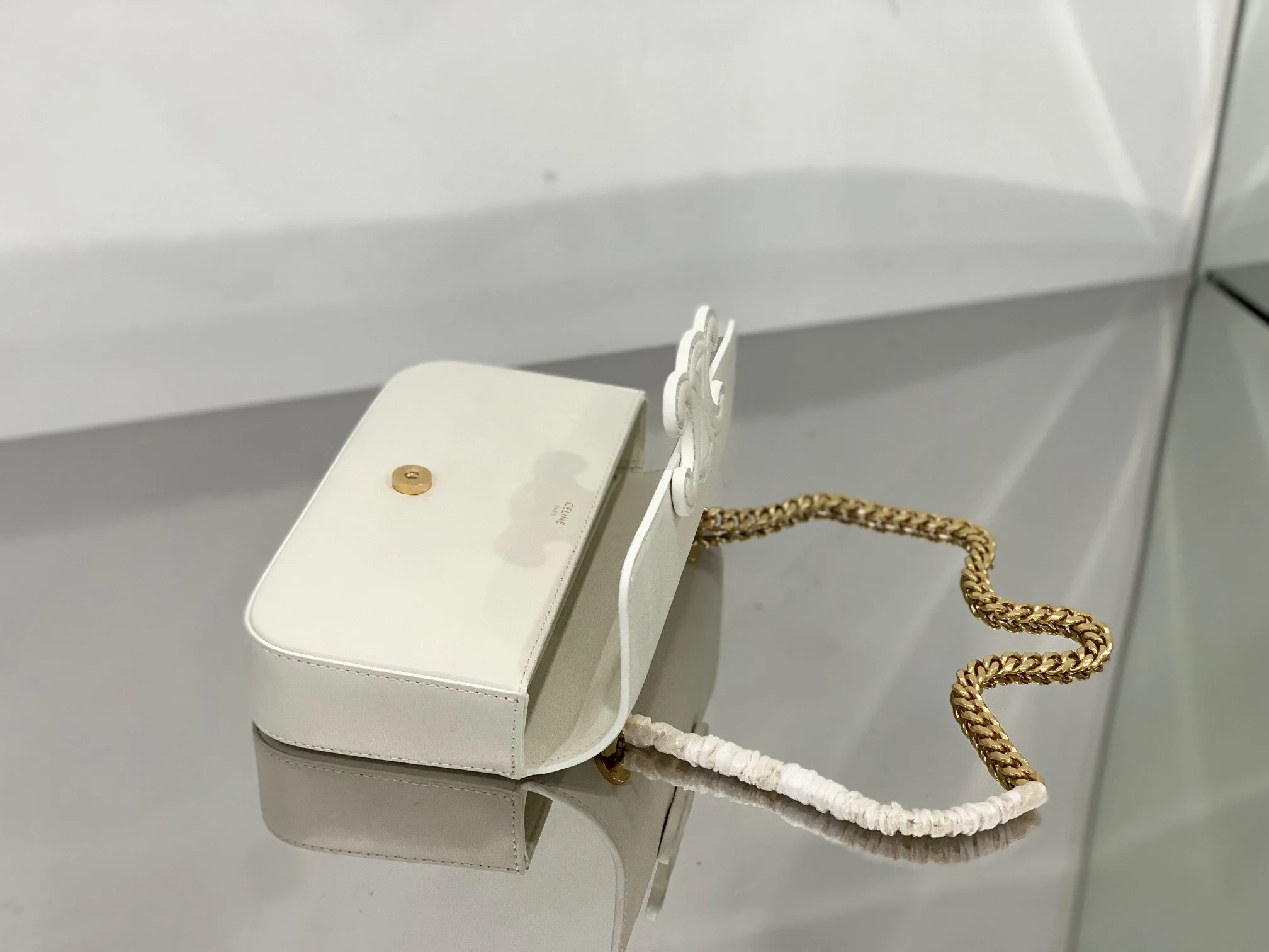 Alternative view of Celine Chain Shoulder Bag Cuir Triomphe White /