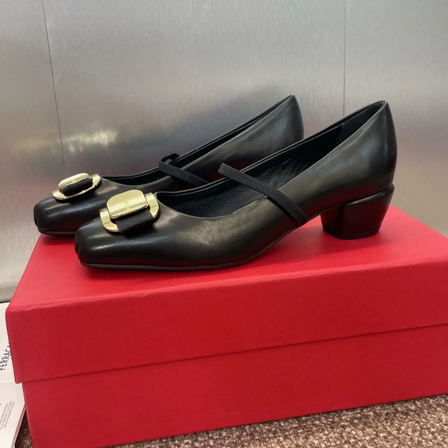 Ferragamo New Vara Plate Pump Black 01K093 - Image 5